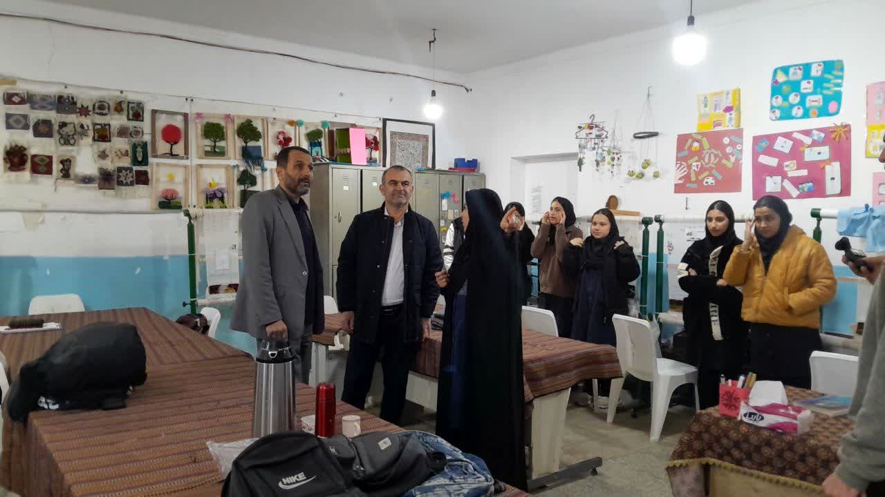 بازدید مدیرکل آموزش و پرورش استان از هنرستان فاطمه‌الزهرا(س) هادی‌شهر