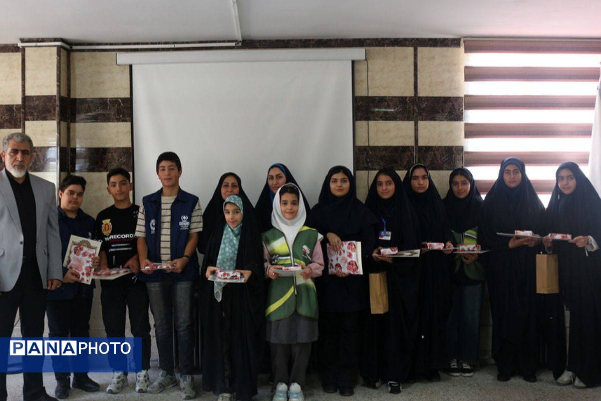 تقدیر از دانشآموز خبرنگاران فعال پانا در مراسم روز خبرنگار در شهرستان فیروزکوه
