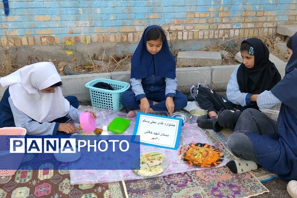 جشنواره غذای محلی و سالم در دبستان شهید خاقانی شهرستان شیروان