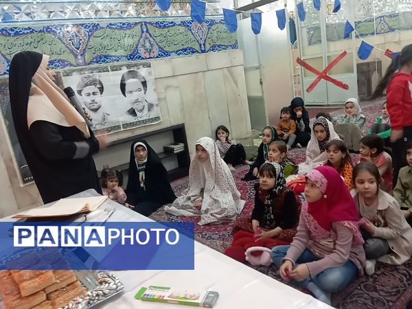 اجرای برنامه هایی زیبا و شاد برای کودکان در شهرستان کاشمر 