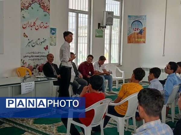 حضور جمعی از اعضای دبیرستان نمونه آیت‌الله خامنه‌ای در مدرسه نمونه دانش