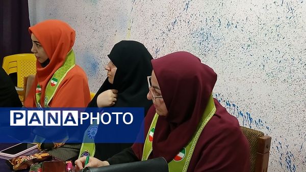 جلسه مربیان منتخب جهت آموزش توانمند سازی مربیان و دانش آموزان پیشتاز محمود‌آباد