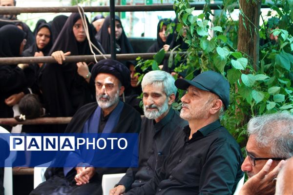 جلوه‌های حزن و خشم در مراسم تشییع شهدا