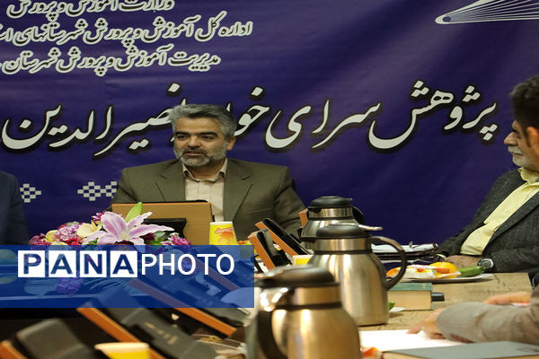 اولین نشست هیات امنای پژوهش سرای خواجه نصیرالدین طوسی و تقدیر از دانش‌آموزان نخبه پژوهشی