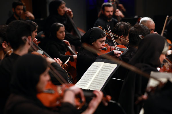 ارکستر سمفونیک تهران به رهبری «پانیذ فریوسفی»