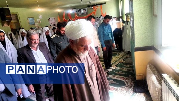 زنگ نماز در دبیرستان نمونه دولتی شهید خزایی اسدآباد