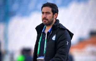 در زنگ ورزش مدرسه رویای پوشیدن پیراهن استقلال را در ذهن داشتم