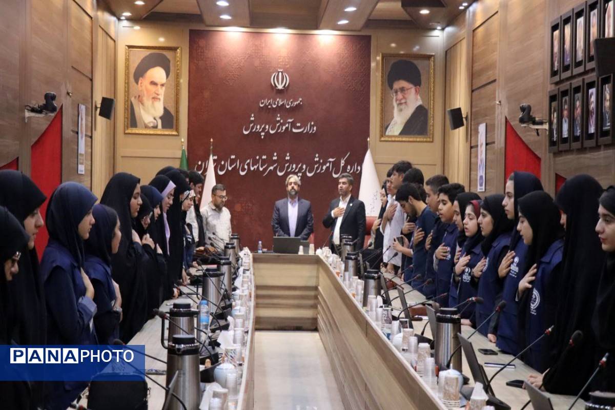 نشست صمیمی فعالین رسانه ای دانشآموزان با مدیرعامل خبرگزاری پانا