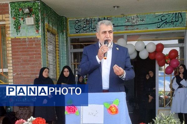 جشن جوانه‌ها و مراسم آغاز پایه هفتم در دبیرستان دخترانه فاطمه الزهرا در شهرستان فیروزکوه