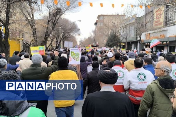 حضور پرشور مردم انقلابی شهرستان گلپایگان در جشن پیروزی چهل و ششمین سالگرد انقلاب اسلامی ایران