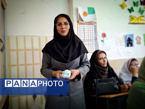بازدید مدیرکل آموزش و پرورش استان چهارمحال وبختیاری در آموزشگاه استثنائی امید شهرستان بروجن 