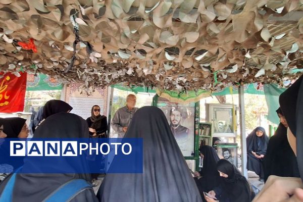 حضور دانش آموزان دبیرستان حجاب ناحیه یک شهرری در گلزار شهدا