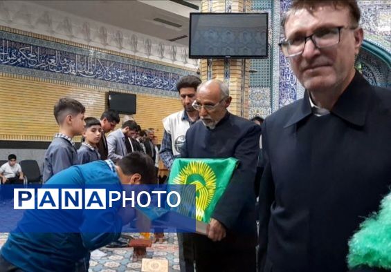 محفل انس با قرآن و تجلیل از نفرات برتر  مسابقات قرآنی در مسجد جامع خامس آل عبا در شهرستان ملارد