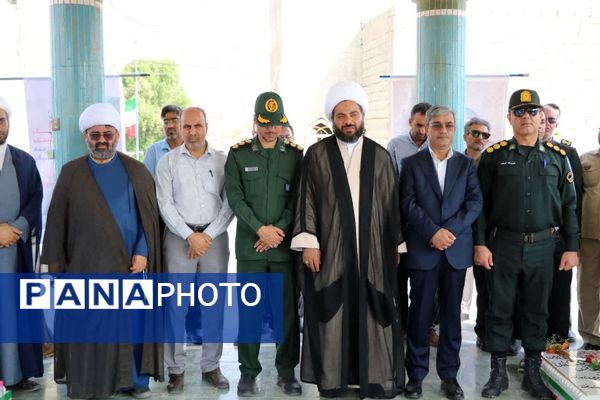 تجدید میثاق با شهدا و آرمانهای انقلاب در آغاز هفته دفاع مقدس