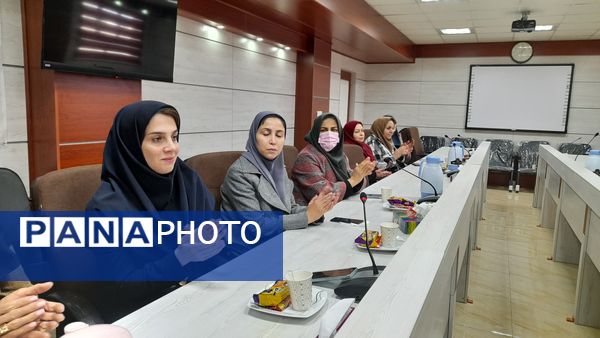 مراسم تجلیل از زحمات بانوان اداره آموزش و پرورش ملارد به مناسبت روز مادر 