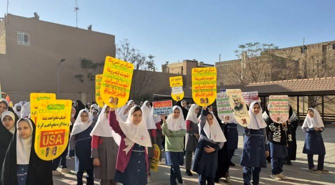 آیین استانی زنگ استکبار ستیزی در مدرسه شاهد پوررضایی یزد