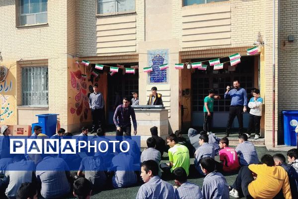 جشن آواها به‌مناسبت دهه فجر در دبیرستان هاشمی رفسنجانی ناحیه 4