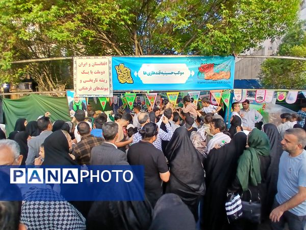 مردم شهر مشهد در روز ولادت امام رضا به خوبی از مردم پذیرایی کردند
