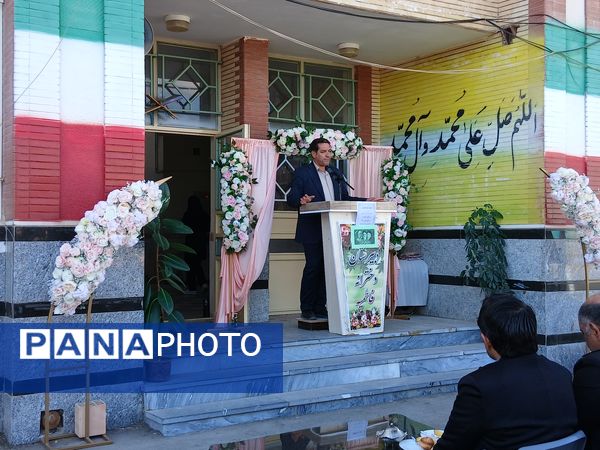 آغاز سال تحصیلی با گرامیداشت یاد و خاطره شهیدان در مدرسه فاطمیه شهرستان چاراویماق 