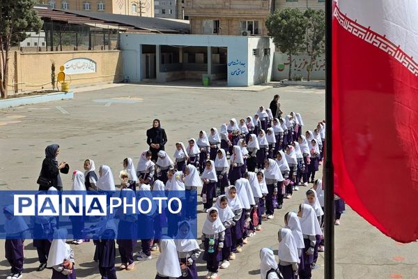 آغاز تحصیل کلاس اولی‌ها با جشن شکوفه‌ها در فرزانگان رباط‌کریم