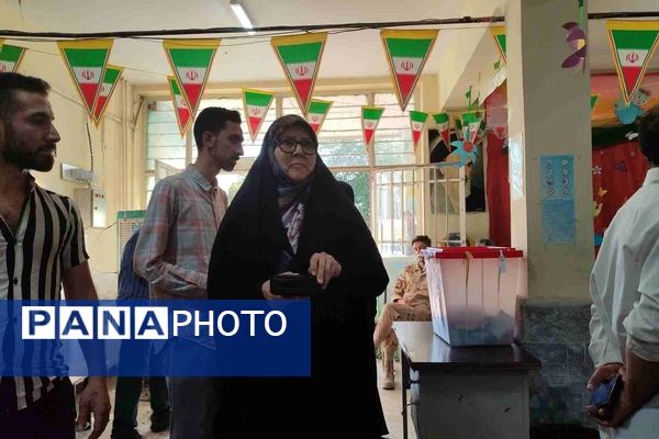 مرحله دوم انتخابات ریاست‌جمهوری با حضور مردم غیور مشهد 