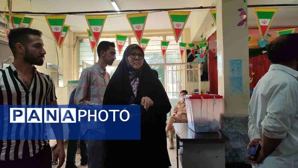 مرحله دوم انتخابات ریاست‌جمهوری با حضور مردم غیور مشهد 