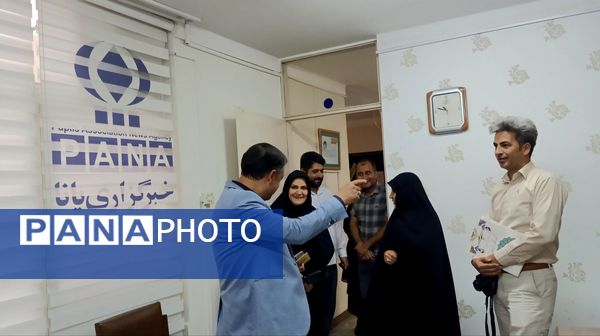 بازدید مدیر آموزش و پرورش ناحیه یک زنجان و تجلیل از فعالان خبرگزاری پانا در استان