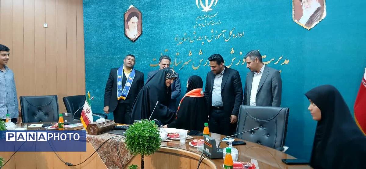 نشست خبرنگاران پانا تفت با رئیس سازمان دانشآموزی استان یزد