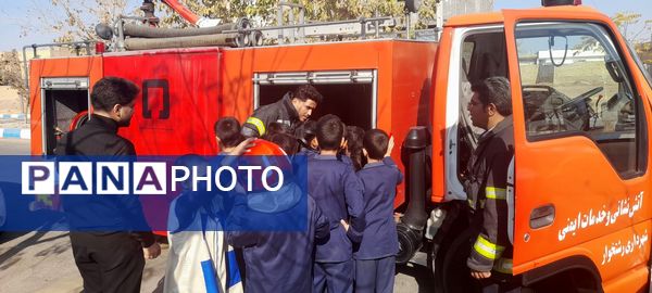 مانور سراسری زلزله در مدرسه دکتر توسلی 