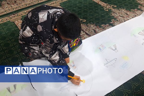 برپایی نقاشی همگانی در هفته ماها در آموزشگاه معارف۶ ناحیه ۳شیراز 