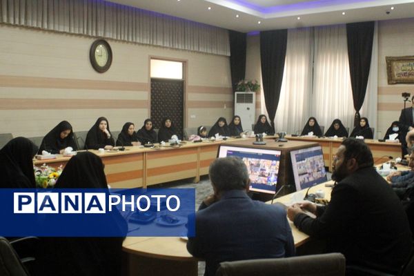 رونمایی و گردهمایی توجیهی و تبیینی بسته محصولات مدرسه‌ای ایرانمون در آذربایجان شرقی