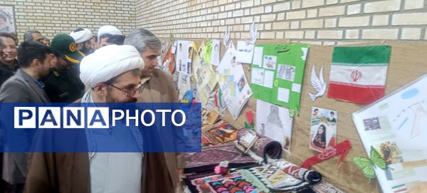 مراسم آیین نواختن زنگ انقلاب در مدارس استان زنجان