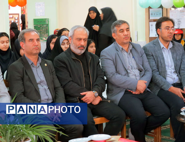 افتتاح نمایشگاه کتاب به‌مناسبت هفته کتاب و کتاب‌خوانی 