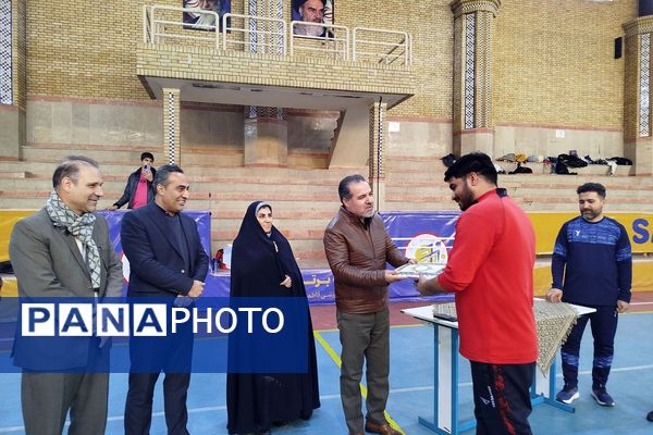 حضور دانش‌آموزان ابتدایی ناحیه دو شهرری در مسابقات فوتسال