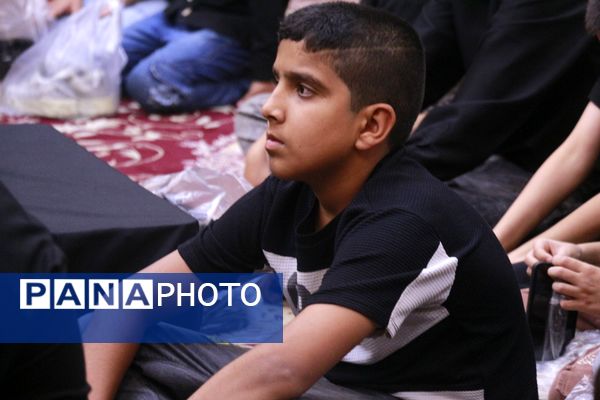 عزاداری دانش‌آموزان مشهدی در حسینیه فرهنگیان مشهد