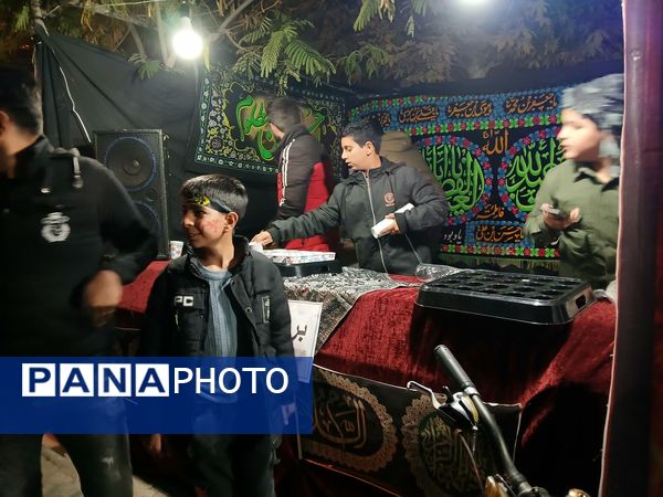 برپایی ایستگاه صلواتی توسط مسجد امام سجاد (ع) در شهرستان خلیل‌آباد 