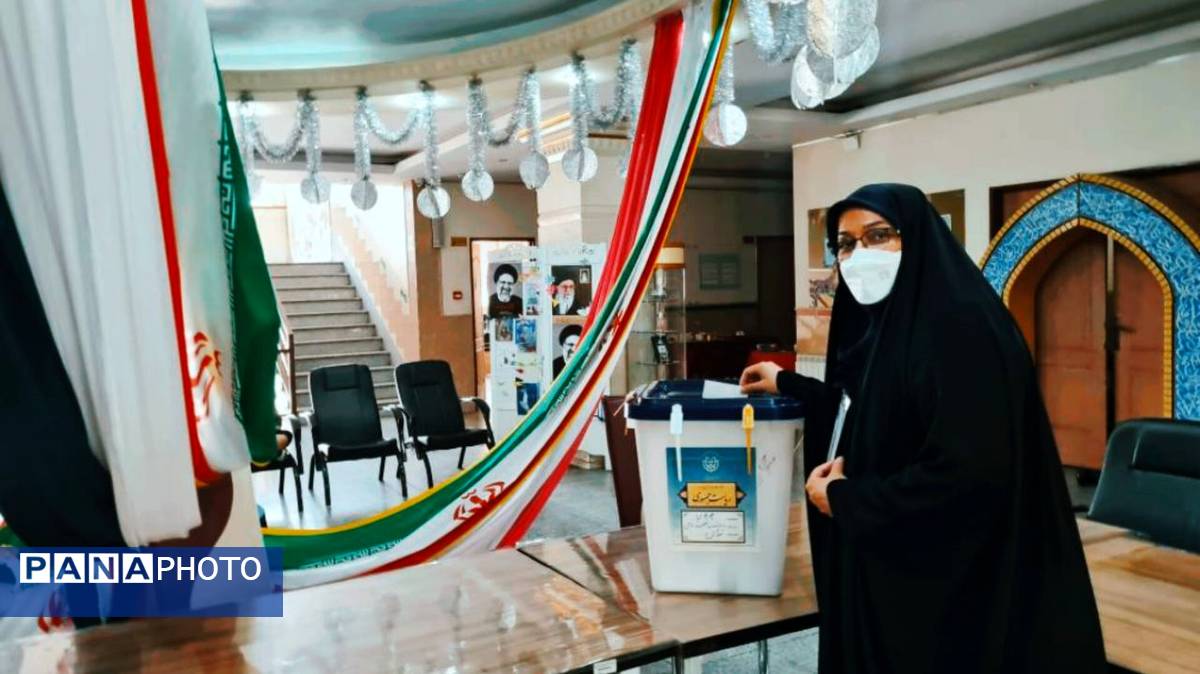 خانواده شهدا پای صندوق‌های رأی حضور پیدا کردند