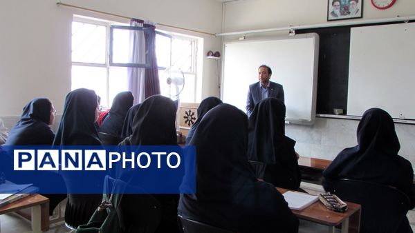 بازدید رئیس سمپاد خراسان رضوی از دبیرستان فرزانگان نیشابور