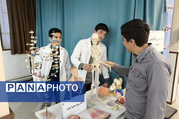 نمایشگاه آزمایشگاهی در دبیرستان استعدادهای درخشان شهید بهشتی رودهن 