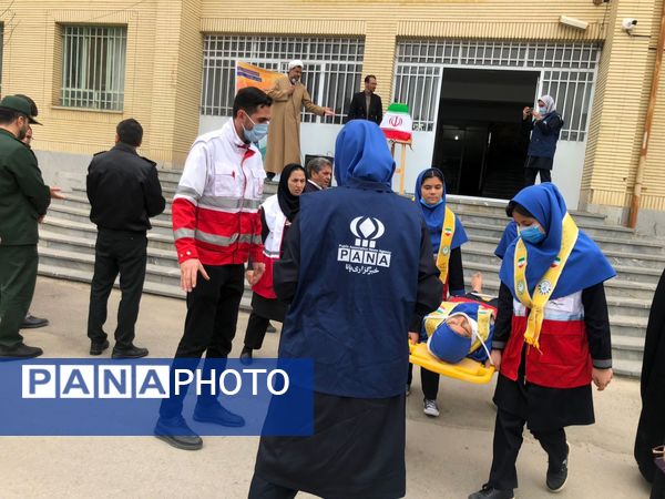 برگزاری مانور زلزله در شهرستان رازوجرگلان 