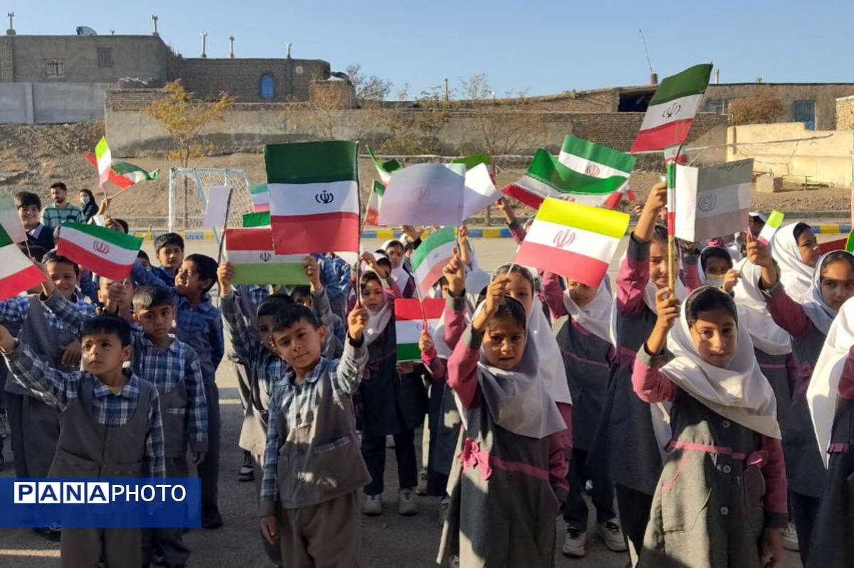 مراسم صبحگاهی دبستان شهید رحمت الله قلعه یزدانی و آموزشگاه آیت الله اراکی