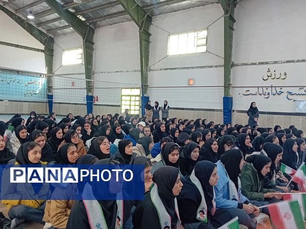 برگزاری جشن آغاز انقلاب در دبیرستان فاطمه الزهرا آشخانه