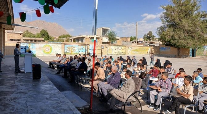 برگزاری جشن جوانه‌ها در دبیرستان نمونه دولتی شهید حاج قاسم سلیمانی بن 