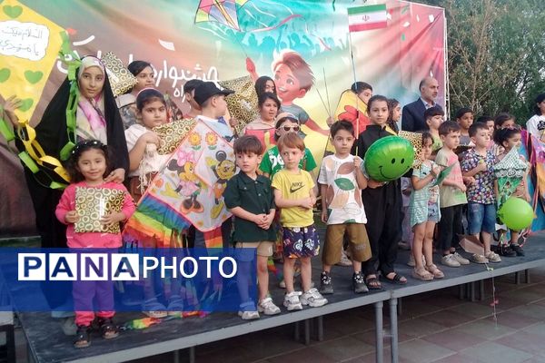 برگزاری جشن بادبادک ها و جشن خیابانی به مناسبت هفته فرهنگی ملارد 