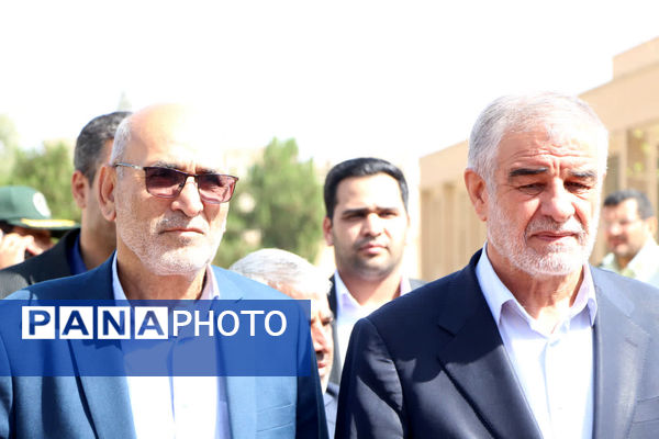 ثبت اثر انگشت هزار دانش‌آموز یزدی پای پرچم ایران