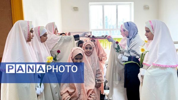 جشن عبادت دانش‌آموزان دختر در کانون فرهنگی تربیتی عاطفه شهرستان کاشمر 