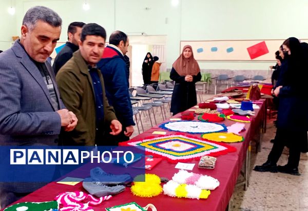نمایشگاه هفته هنرهای مدرسه (ماها) در دبیرستان سمیه بجنورد