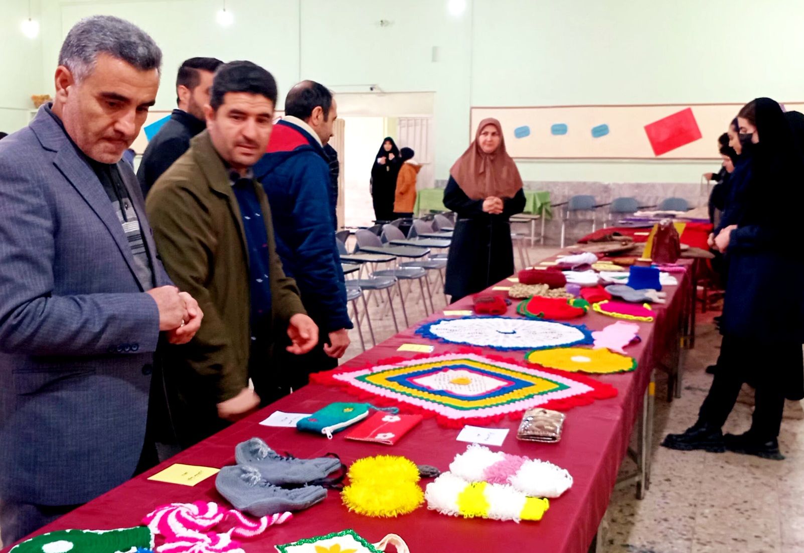 نمایشگاه هفته هنرهای مدرسه (ماها) در دبیرستان سمیه بجنورد