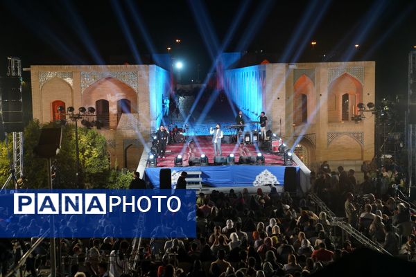 استقبال پرشور مردم از جشن امت ماه در اصفهان
