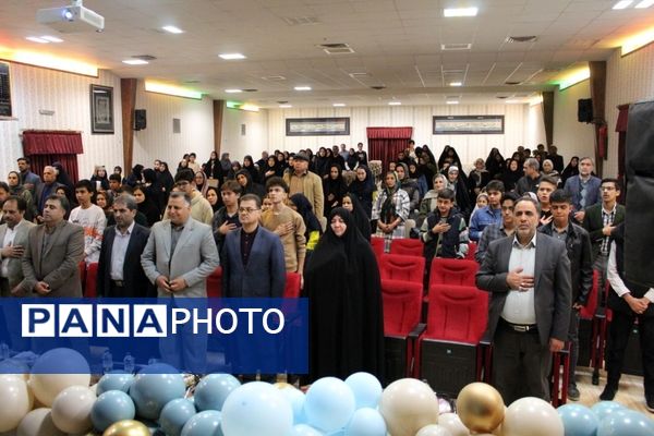 تقدیر از دانش‌آموزان منتخب استانی و کشوری جشنواره نوجوان خوارزمی در نیشابور 